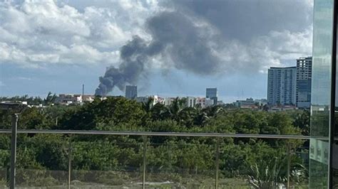 Incendio De Una Pipa En El Bulevar Colosio De Canc N Caus Una