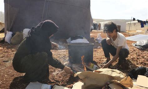 syria-family-food.jpg | The New Humanitarian