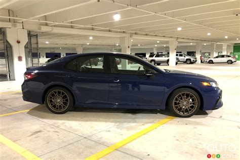 Toyota Camry Hybride 2023 Essai Les Années Se Suivent Cette Voiture