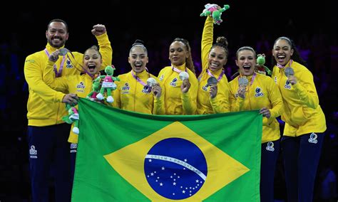 Equipe feminina de ginástica do Brasil é vice campeã mundial