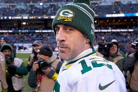 Aaron Rodgers Spent 4 Days Isolated In Complete Darkness To Figure Out