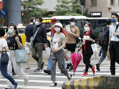 台新增4宗本土确诊2人死亡 陈时中：900万人已打第一针疫苗 星岛日报