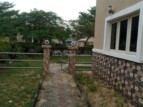 For Sale 5 Bedroom Fully Detached Duplex With Bq Sitting On 1200sqm