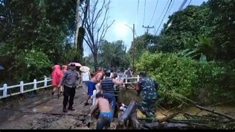 Antisipasi Banjir Bhabinkamtibmas Dan Babinsa Singkawang Timur Cek