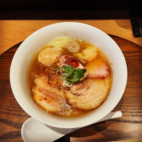 『特上らぁ麺・しお白醤油』らぁ麺や 嶋のレビュー ラーメンデータベース