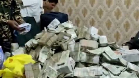 Virendra Ram Case Ed Recovers Huge Cash From Jharkhand Minister Aides