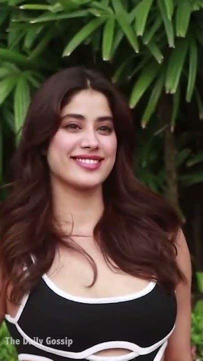 Jhanvi Kapoor Shows😍😍 New Body Curve After New Surgery At Mile Movie