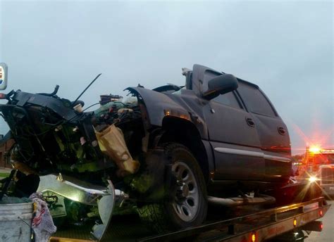 Slideshow Major Wreck Involving Two Semis Shuts Down I 35