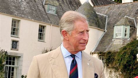 Le Prince Charles Positif Au Coronavirus O Est Il Confin Avec