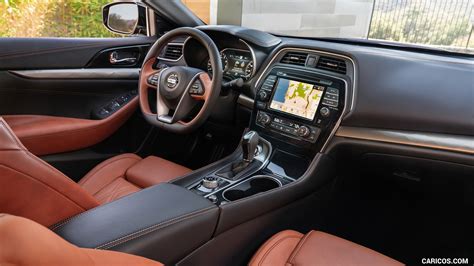 2019 Nissan Maxima - Interior | Caricos