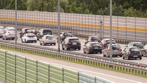 Korki przed bramkami na A1 w Nowej Wsi koło Torunia