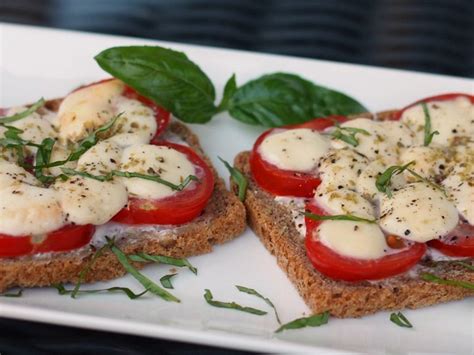 Berbackene Tomate Mozzarella Brote Mit Cr Me Fra Che Von Anna Muhrer