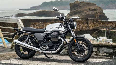 2018 Moto Guzzi V7 III Carbon