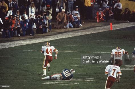 Super Bowl XVII, Washington Redskins John Riggins in action before ...