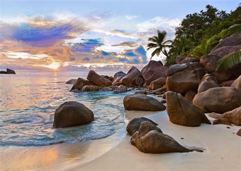 Tropisch Strand Bij Carana Baai Mahe Seychellen Stock Afbeelding