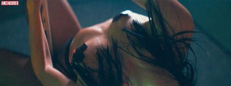 Naked Dree Hemingway In Run With The Hunted