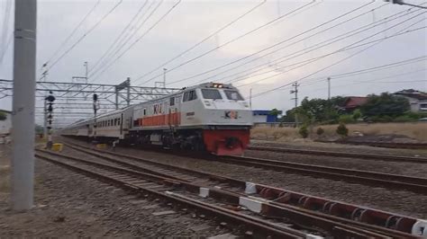 Kereta Ka Joglosemarkerto Melintas Langsung Stasiun Ceper Youtube