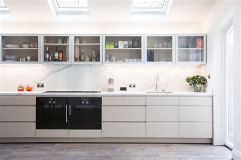 White Kitchen Cabinets Without Handles Things In The Kitchen