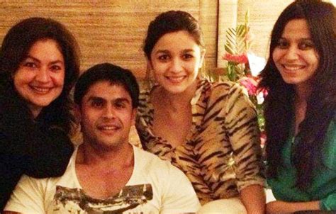 Actress And Singer Alia Bhatt Family Picture