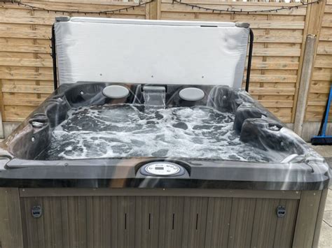 Jacuzzi J225 Hot Tub Spa For Sale From United Kingdom