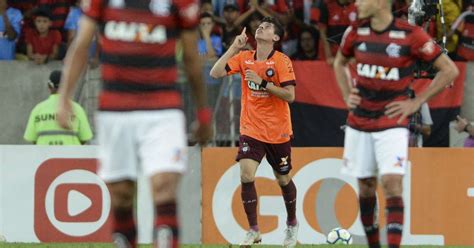 Flamengo Sofre Virada Do Atl Tico Pr E Termina Ano Sob Vaias