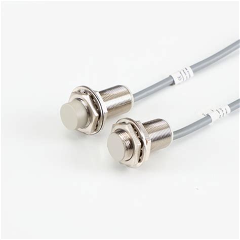 Metal Cylindrical Inductive Proximity Sensor DC 3 Wire M18 Shorter Body