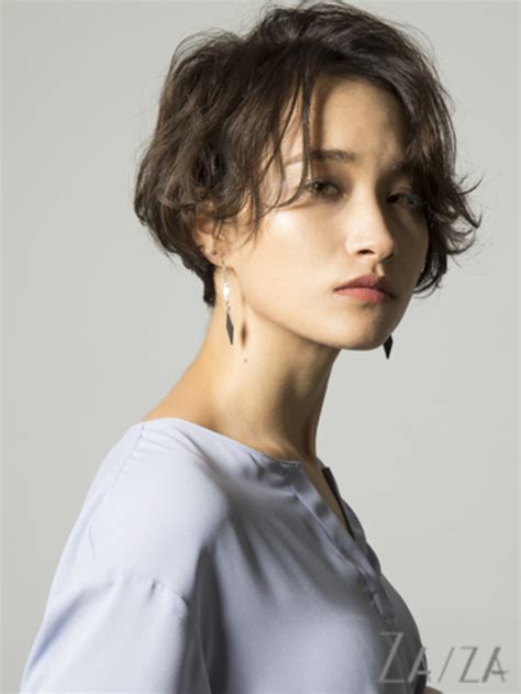 写真 17枚目 ブルベ冬タイプに似合う髪色特集！イメチェンしたい時の参考になるヘアカラーをご紹介 Locari（ロカリ）