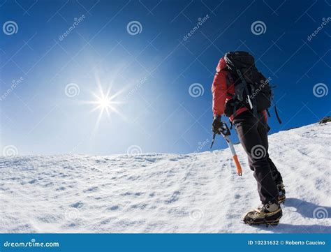 到达山顶 库存照片 图片 包括有 底板 成功 一个 冻结 冒险家 挑战 登山 远征 登山人 10231632