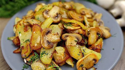 Bratkartoffeln Mit Pilzen In Einer Pfanne Einfach Und Sehr Lecker