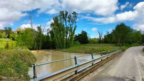 Maltempo Chiusura Al Traffico Veicolare E Pedonale Del Ponte Sul Fiume