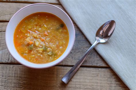 LA GASTRONAUTA Sopa De Verduras Con Quinoa Y Lentejas Rojas