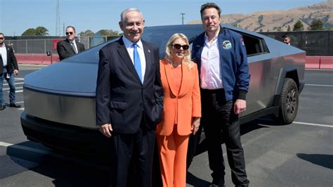 Elon Musk Takes Israel’s Prime Minister On Joy Ride In New Tesla Cybertruck | Carscoops