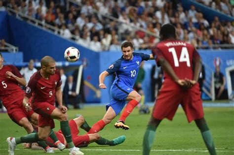 Le Portugal Remporte Leuro 2016 En Battant La France Paris 75000