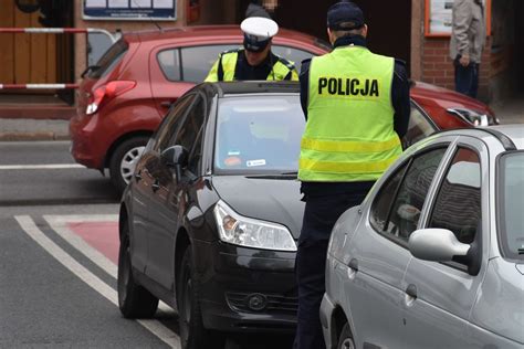 Wypadek W Rybniku Na Ony Samoch D Potr Ci Kobiet Na Skrzy Owaniu