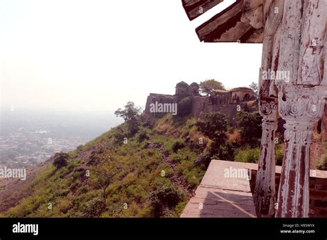 Ruins Of Thousand Years Old Narwar Fort Stock Photo Alamy