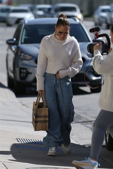 JENNIFER LOPEZ Arrives at Dance Rehearsal in West Hollywood 02/15/2023 – HawtCelebs