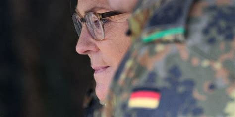 Deutsche Verteidigungsministerin Lambrecht Tritt Zur Ck