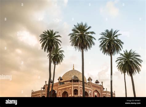 Humayun's tomb garden hi-res stock photography and images - Alamy