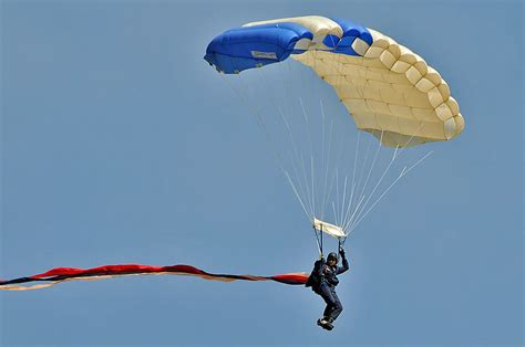 Usafa Wings Of Blue Skydiving Team U S Air Force Academy Flickr