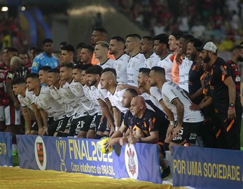 Corinthians Sai De Cabe A Erguida Do Maracan Futebol Na Veia