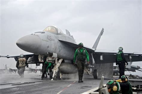 F-18 Super Hornet | Why the F/A-18 Is Such a Badass Plane