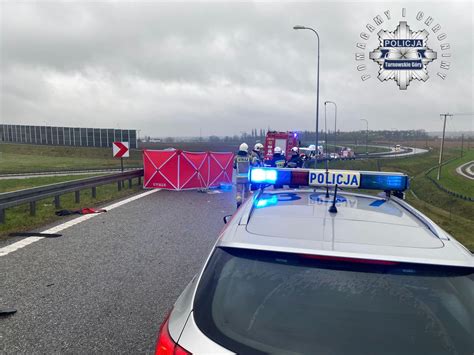 Wypadek busa na autostradzie A1 Zginęło dwóch mężczyzn pięć osób