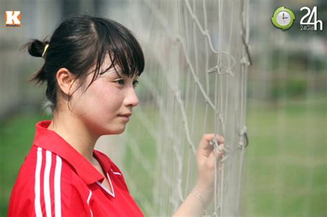 Nữ trung vệ đẹp như hot girl