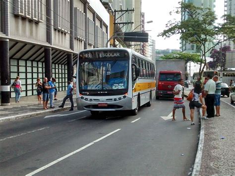 Nibus Quebrado Interdita Tr Nsito Na Avenida Itamar Franco Juiz De