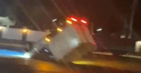 Conductor De Camioneta Sufre Volcadura En La 57