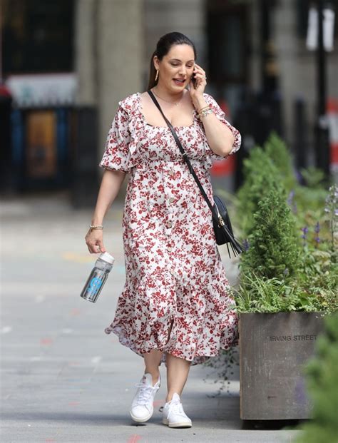 🔴 Sexy Kelly Brook Shows Off Her Cleavage In London 41 Photos