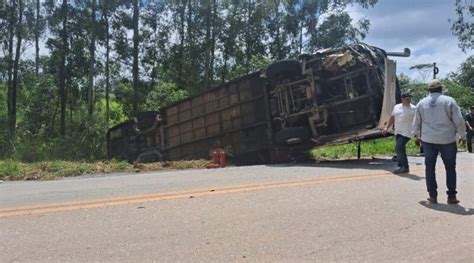 V Deo Mostra Exato Momento Da Colis O Entre Nibus E Caminhonete Na Br