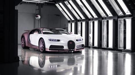 This pink and white Bugatti Chiron is the ultimate Valentine gift - GearOpen.com