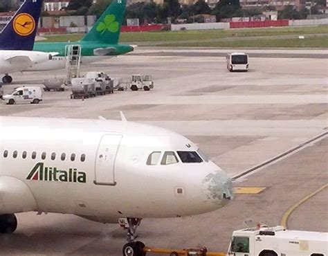 Maltempo Roma Volo Alitalia Costretto Ad Atterraggio D Emergenza A