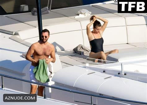 Selena Gomez Sexy Seen Flaunting Her Hot Bikini Body At The Beach In Positano AZNude